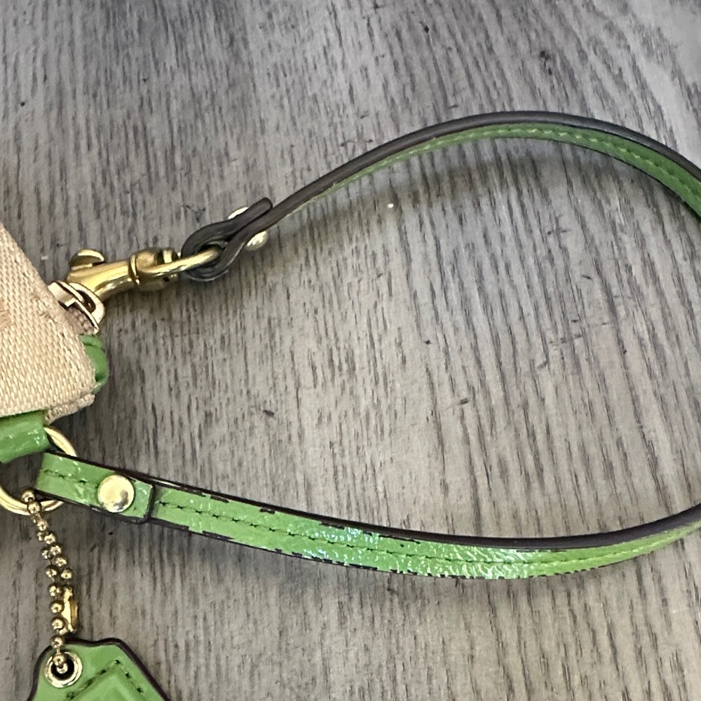 Coach Signature Canvas Wristlet Light Khaki Green Grass with Matching Tag - Picture 9 of 16